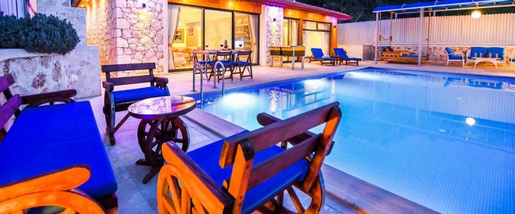 Исламлар: Villa Luck