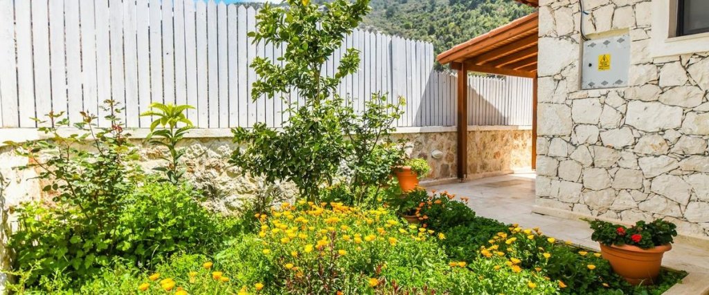 Исламлар: Villa Luck