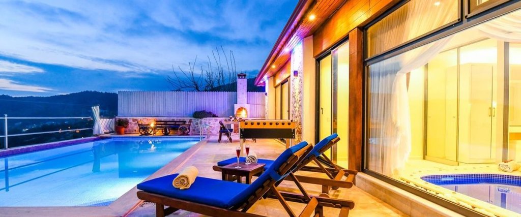 Исламлар: Villa Luck