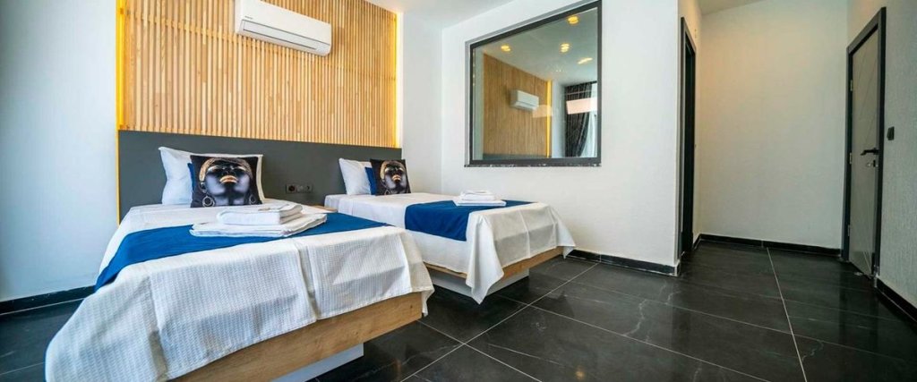 Исламлар: Villa Anıt