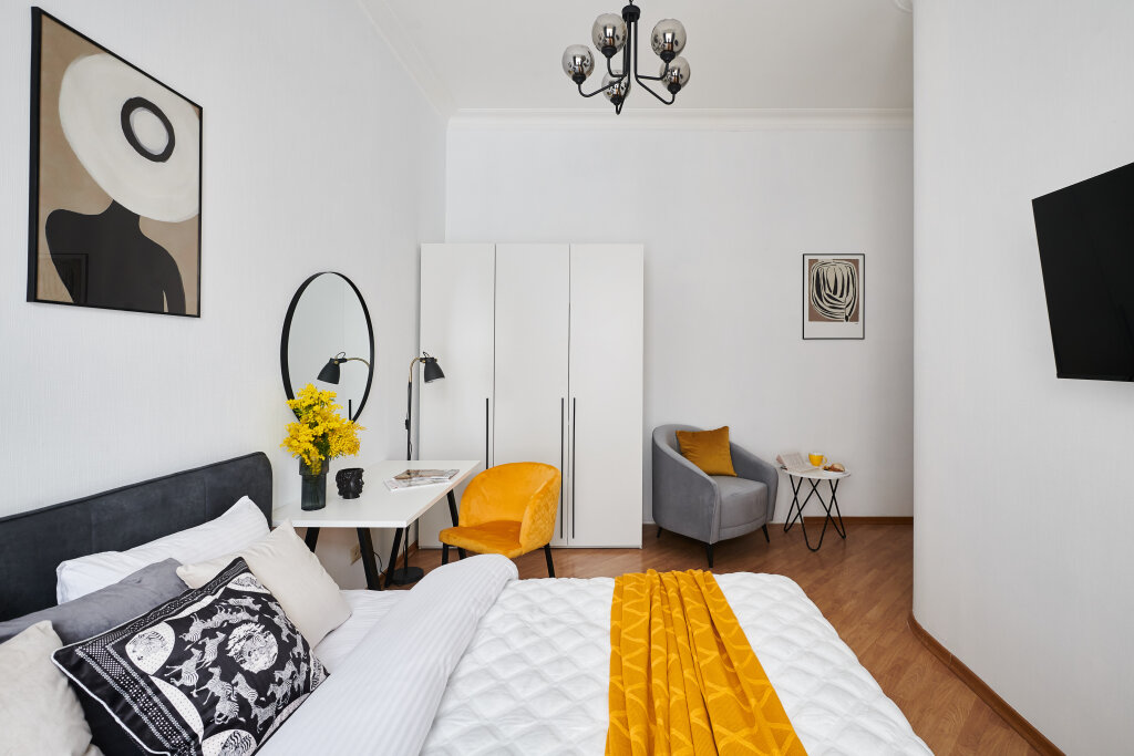 Москва: Квартира GM Apartments Яркая Трехкомнатная у Красной Площади