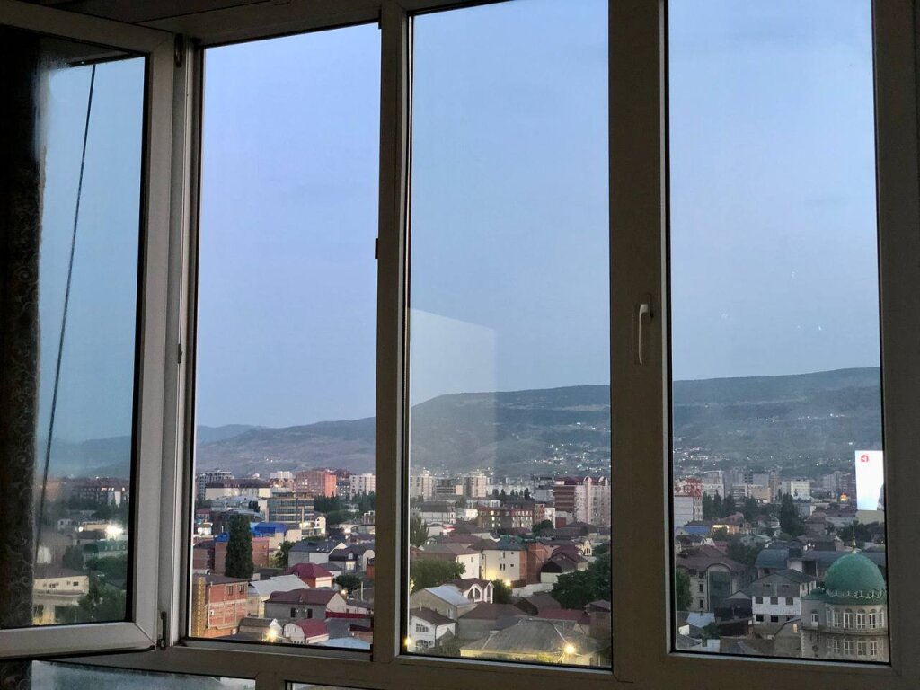 Махачкала: Квартира В Центре Города с Видом на Море и Горы