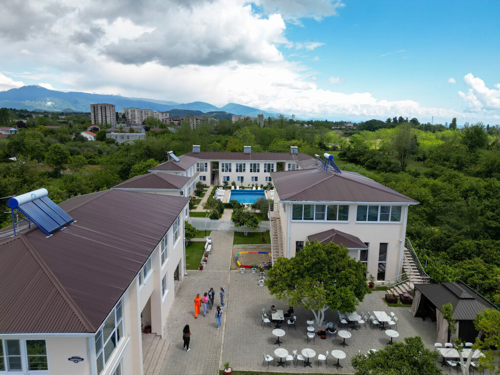 Гудаута: Отель «FAMILY RESORT BAMBORA»