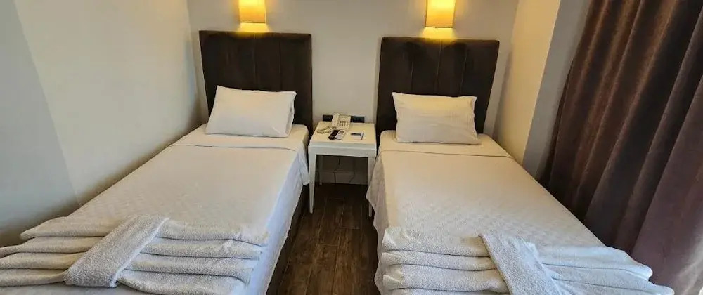 Зейтинликой: Li̇mi̇s Otel