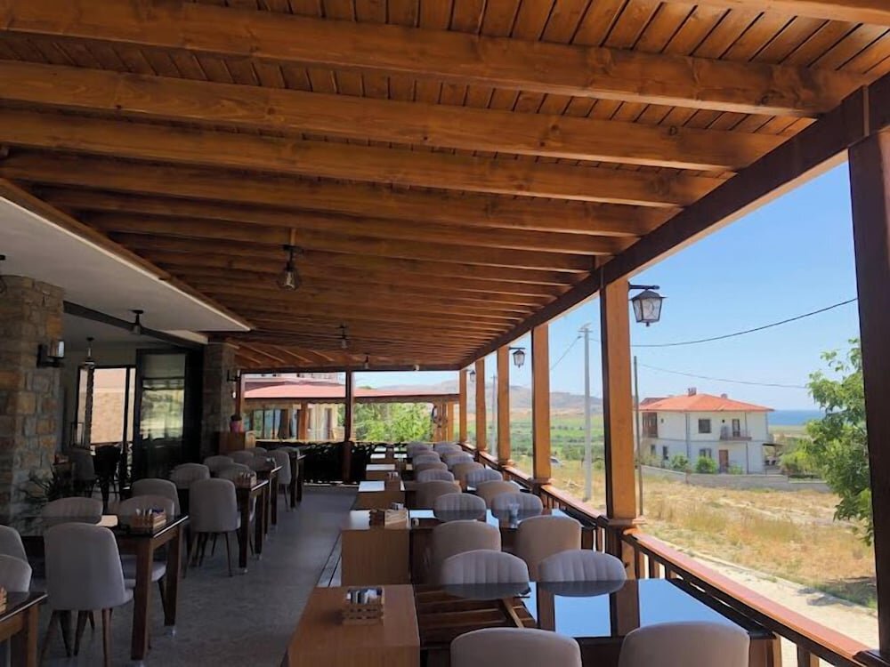 Зейтинликой: Li̇mi̇s Otel