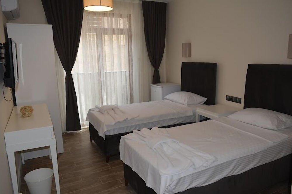 Зейтинликой: Li̇mi̇s Otel