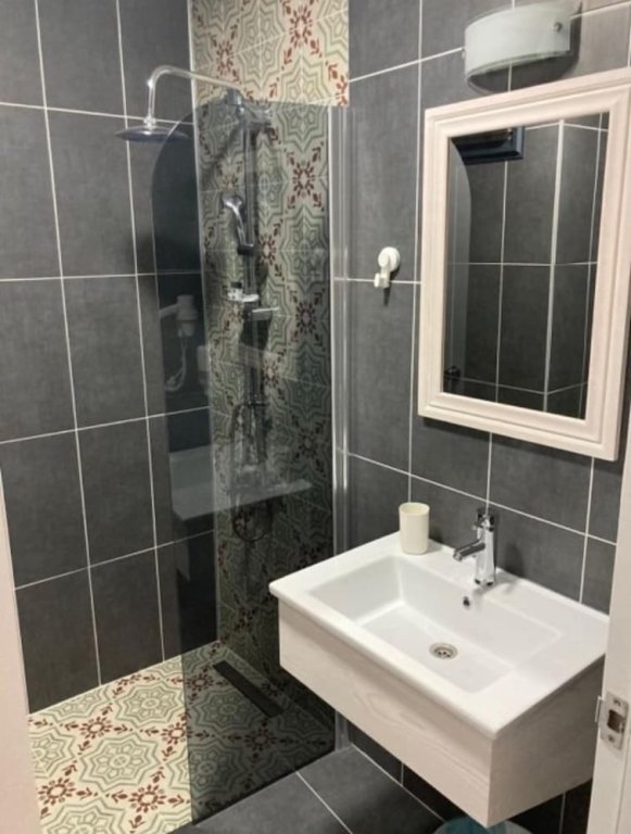 Зейтинликой: Li̇mi̇s Otel