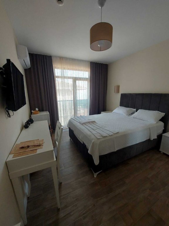 Зейтинликой: Li̇mi̇s Otel