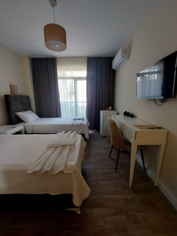 Зейтинликой: Li̇mi̇s Otel