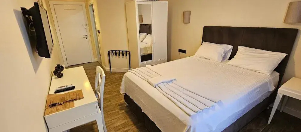 Зейтинликой: Li̇mi̇s Otel