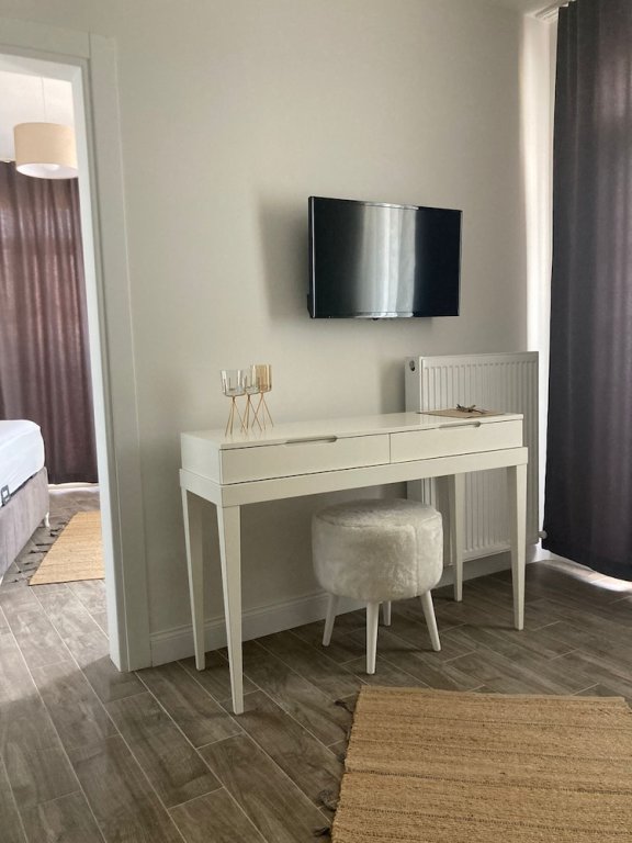Зейтинликой: Li̇mi̇s Otel