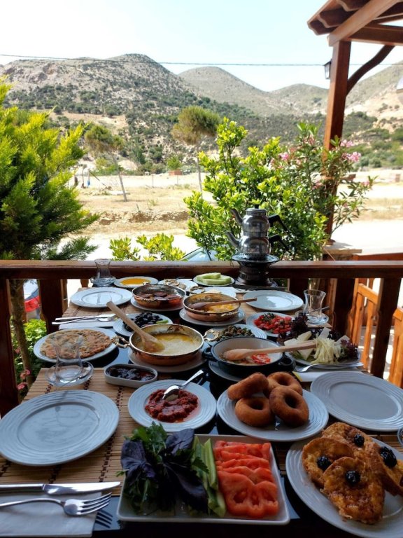 Зейтинликой: Li̇mi̇s Otel