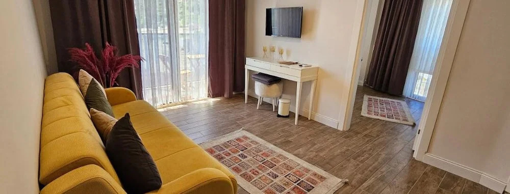 Зейтинликой: Li̇mi̇s Otel