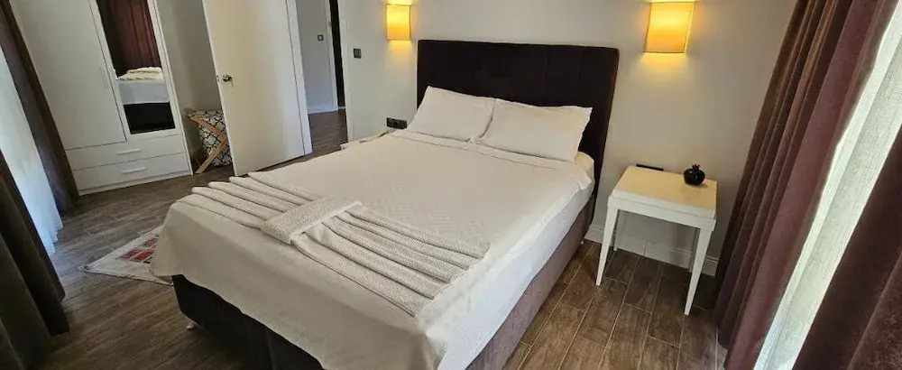 Зейтинликой: Li̇mi̇s Otel