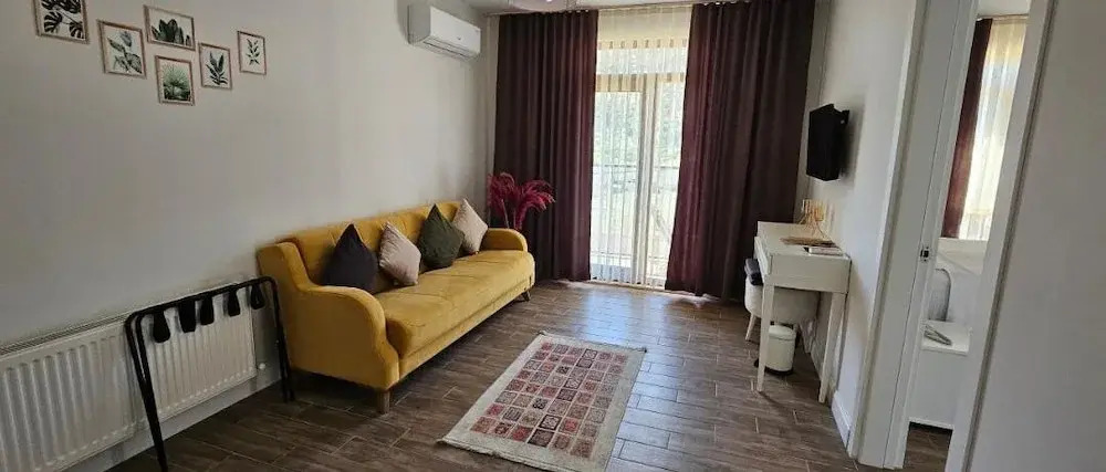 Зейтинликой: Li̇mi̇s Otel
