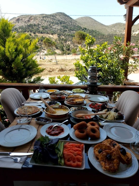 Зейтинликой: Li̇mi̇s Otel