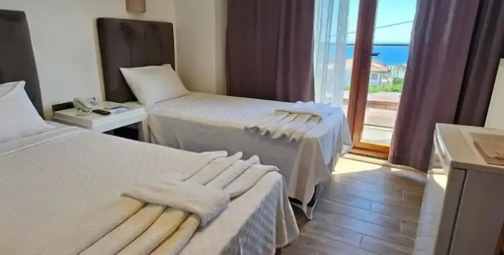 Зейтинликой: Li̇mi̇s Otel