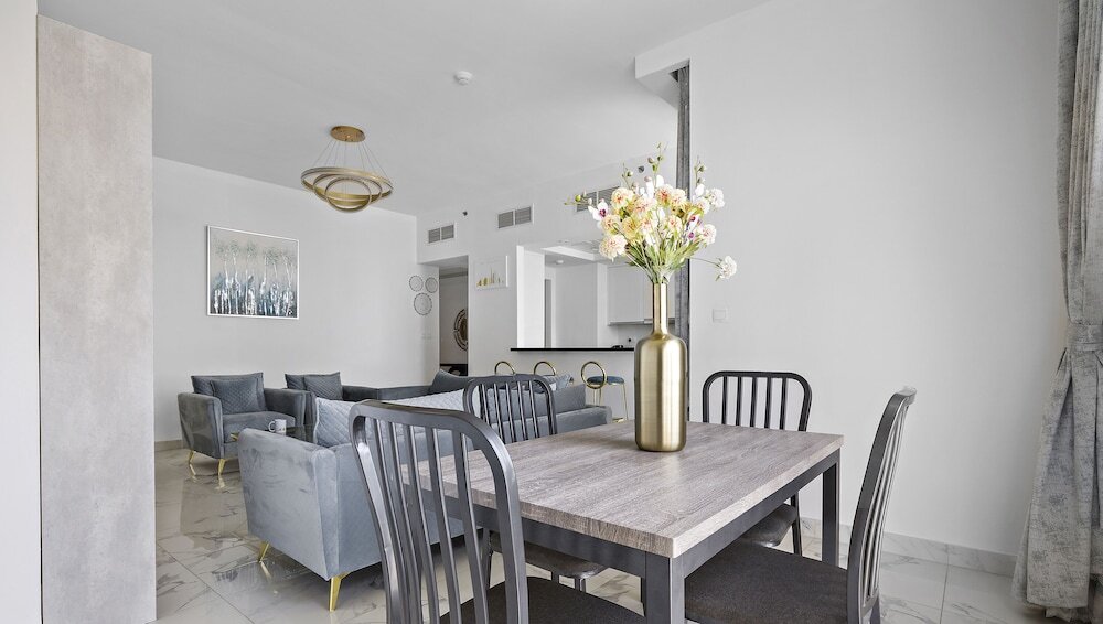 Дубай: WelHome - Luxury Canal-Side Apartment in Al Habtoor City