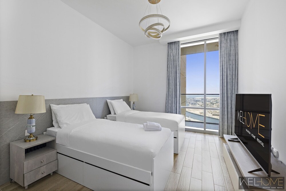Дубай: WelHome - Luxury Canal-Side Apartment in Al Habtoor City