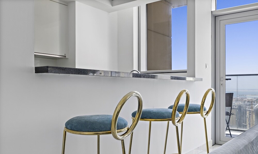 Дубай: WelHome - Luxury Canal-Side Apartment in Al Habtoor City