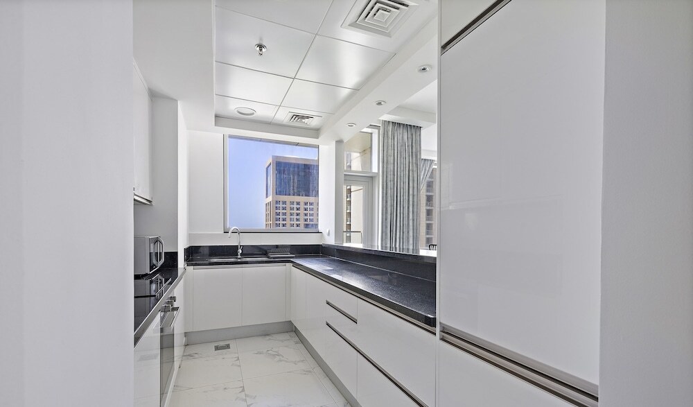 Дубай: WelHome - Luxury Canal-Side Apartment in Al Habtoor City