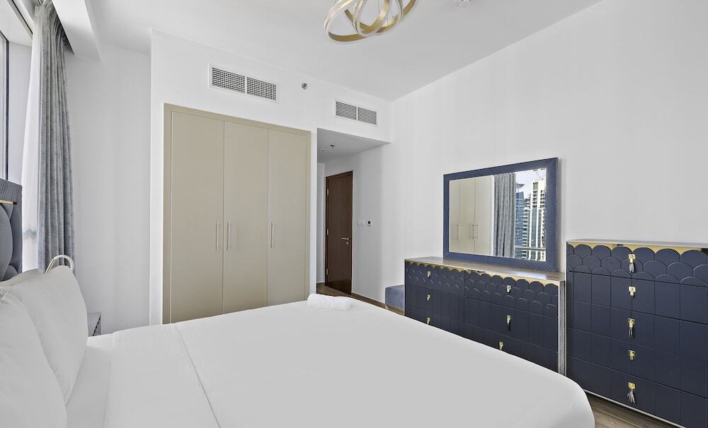 Дубай: WelHome - Luxury Canal-Side Apartment in Al Habtoor City