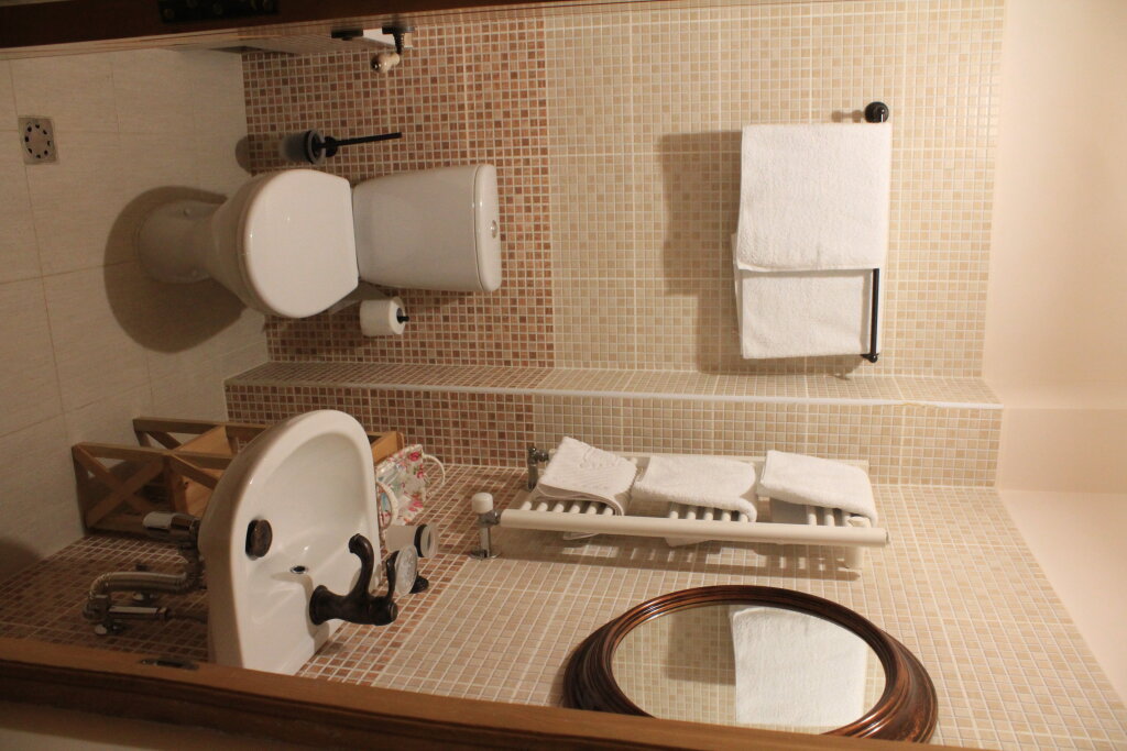 Гарни: Hinyard Hotel