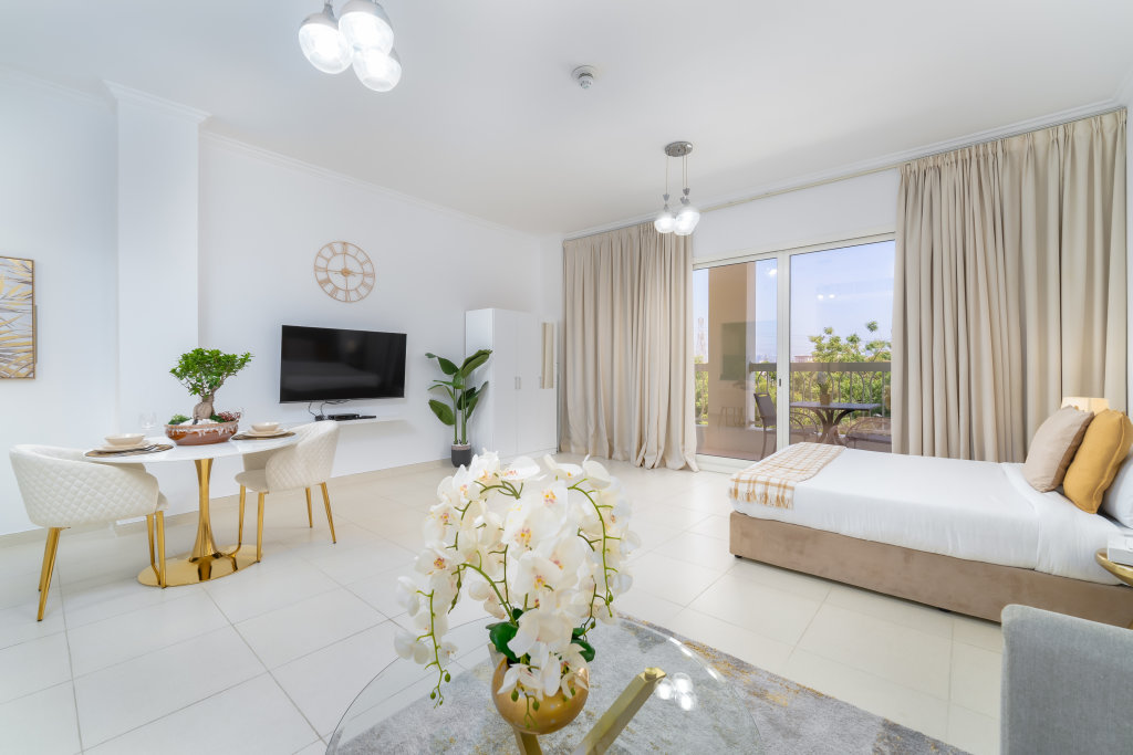Дубай: АпартаментыMarco Polo Spacious Studio Lush Views & Huge Balcony JVT