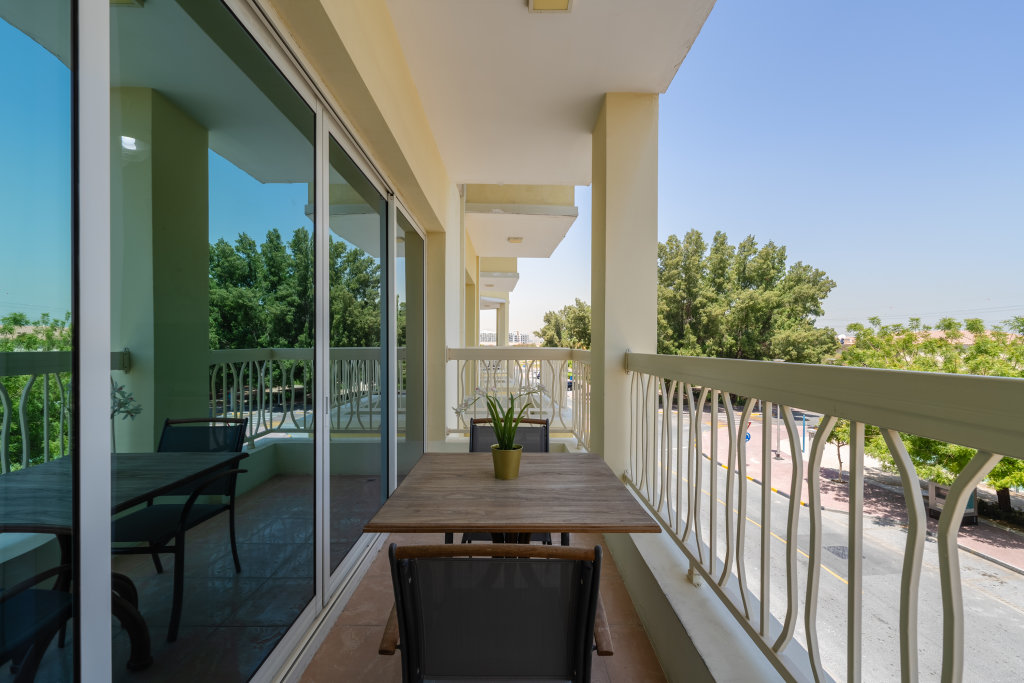 Дубай: АпартаментыMarco Polo Spacious Studio Lush Views & Huge Balcony JVT
