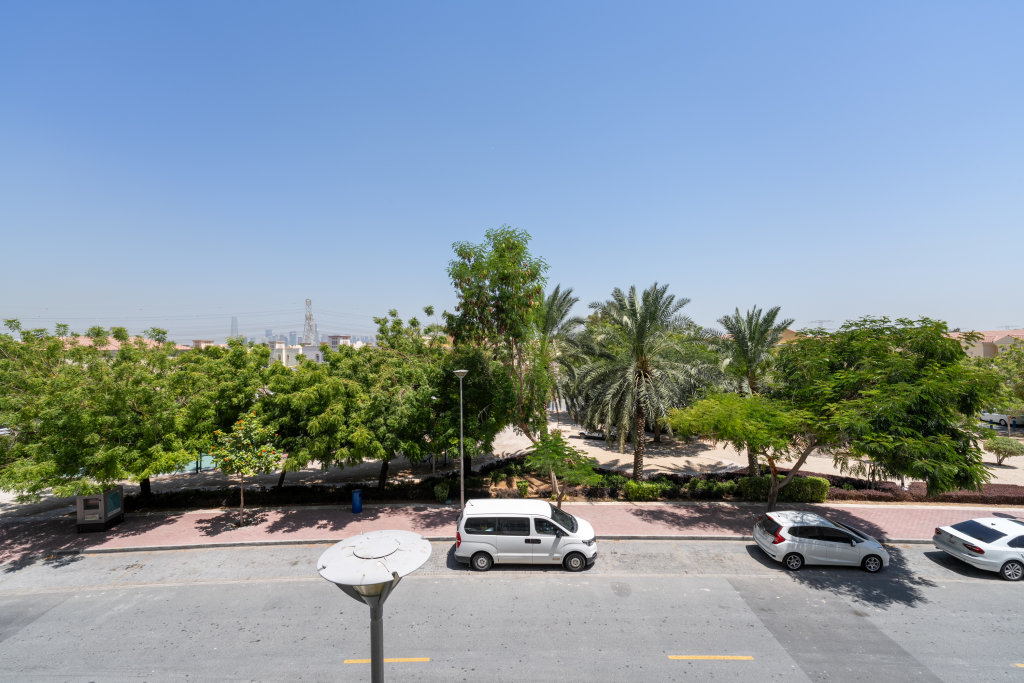 Дубай: АпартаментыMarco Polo Spacious Studio Lush Views & Huge Balcony JVT