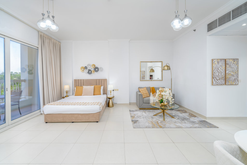 Дубай: АпартаментыMarco Polo Spacious Studio Lush Views & Huge Balcony JVT