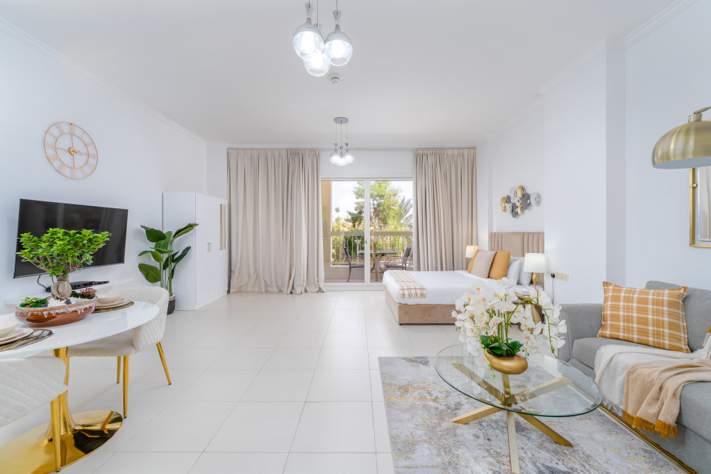 Дубай: АпартаментыMarco Polo Spacious Studio Lush Views & Huge Balcony JVT