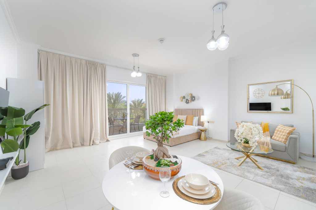 Дубай: АпартаментыMarco Polo Spacious Studio Lush Views & Huge Balcony JVT