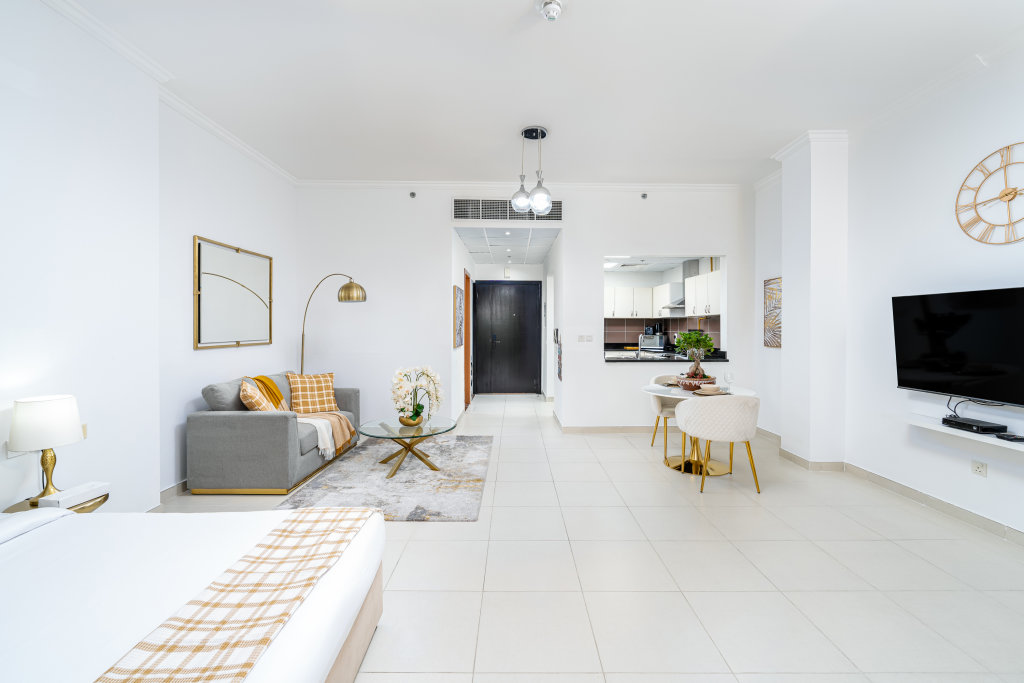Дубай: АпартаментыMarco Polo Spacious Studio Lush Views & Huge Balcony JVT