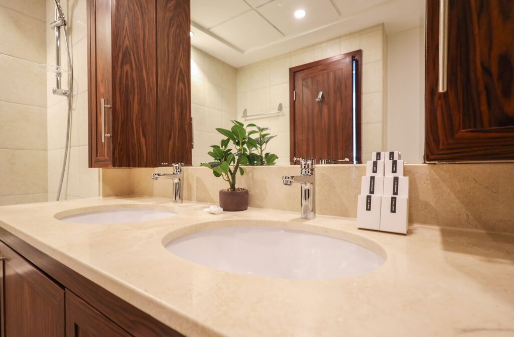 Дубай: Апартаменты Elite LUX Holiay Homes - Breathtaking Burj Khalifa Views 2 BHK in Downtown Dubai