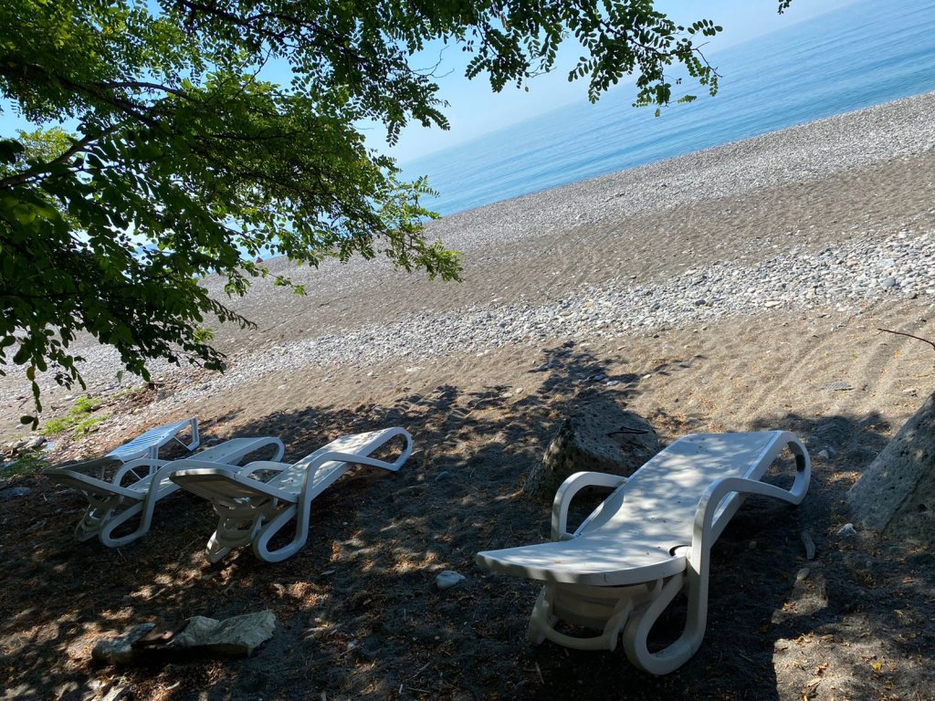 Багрипш: База отдыха Коттеджи на берегу моря