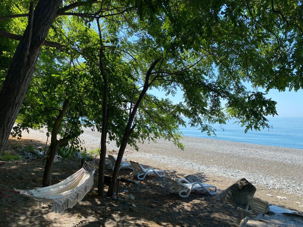 Багрипш: База отдыха Коттеджи на берегу моря