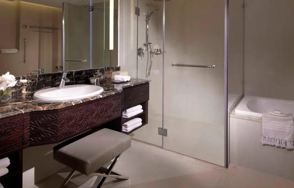 Абу-Даби: Bab Al Qasr Hotel & Residences
