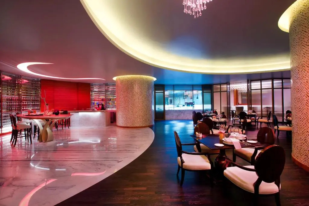Абу-Даби: Bab Al Qasr Hotel & Residences