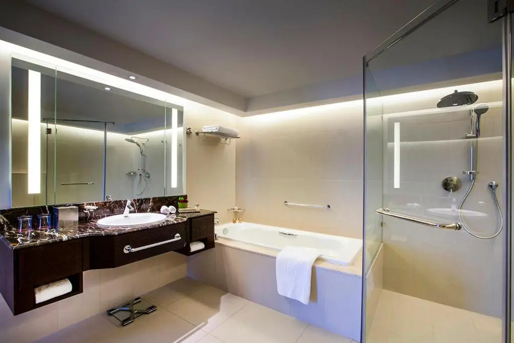 Абу-Даби: Bab Al Qasr Hotel & Residences