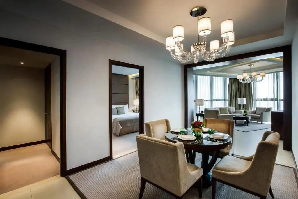 Абу-Даби: Bab Al Qasr Hotel & Residences