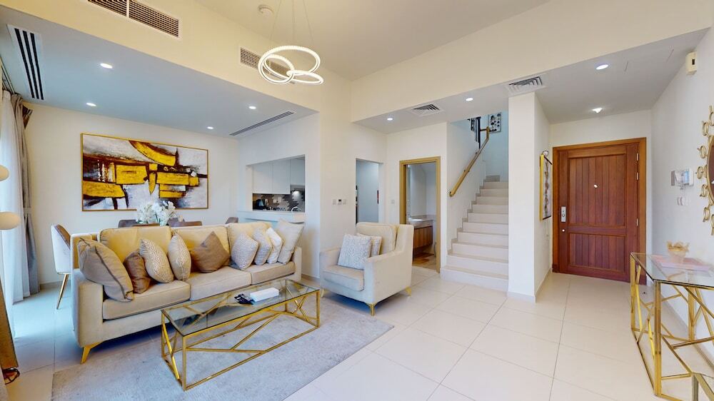 Дубай: Primestay -3br Villa With Private Garden