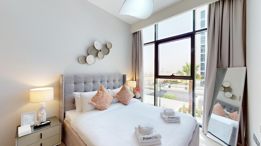 Дубай: Primestay - Azizi Riviera 9 1BR - Meydan