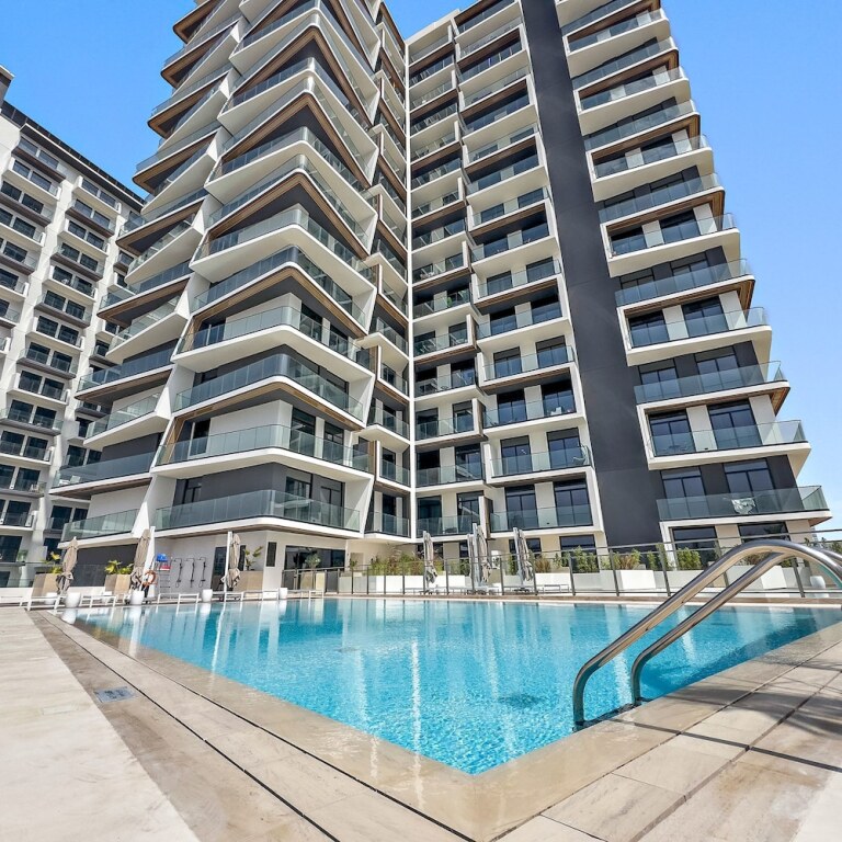 Дубай: Stunning Modern 3BR Apartment in JVC