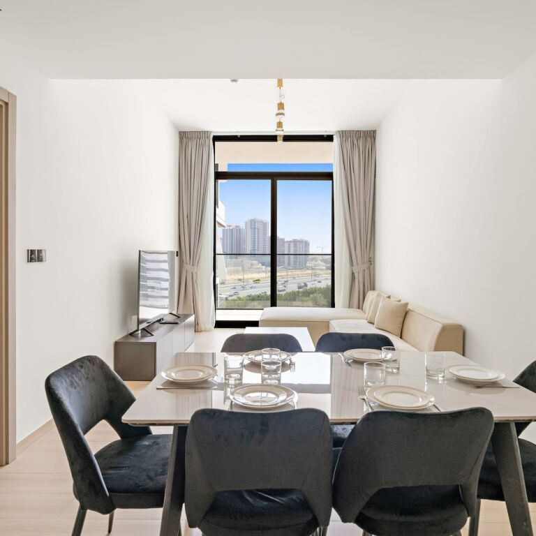 Дубай: Stunning Modern 3BR Apartment in JVC