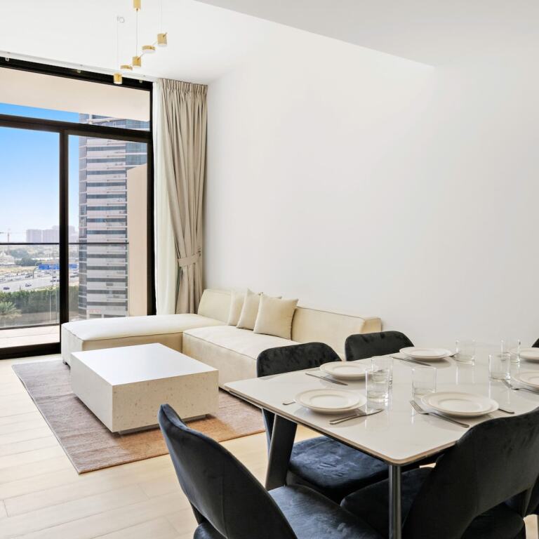 Дубай: Stunning Modern 3BR Apartment in JVC