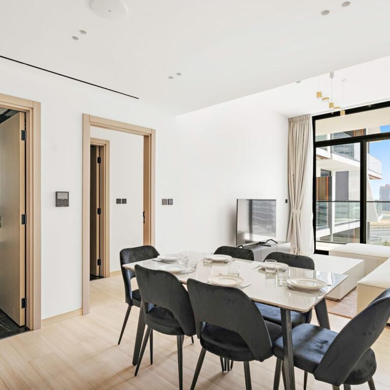 Дубай: Stunning Modern 3BR Apartment in JVC
