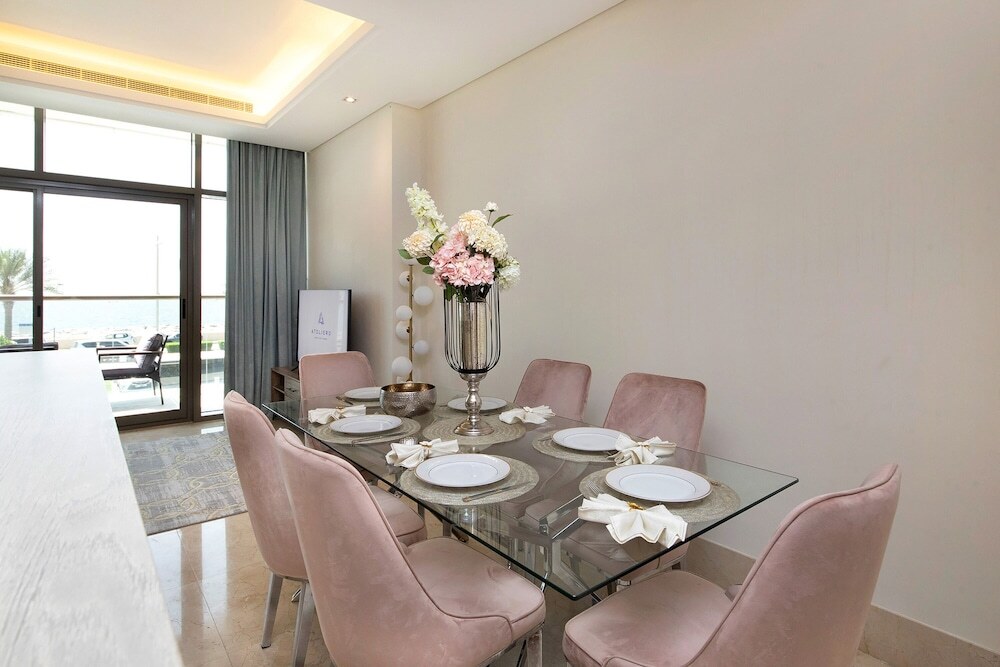 Дубай: Deluxe 2BR in The 8 on Palm Jumeirah