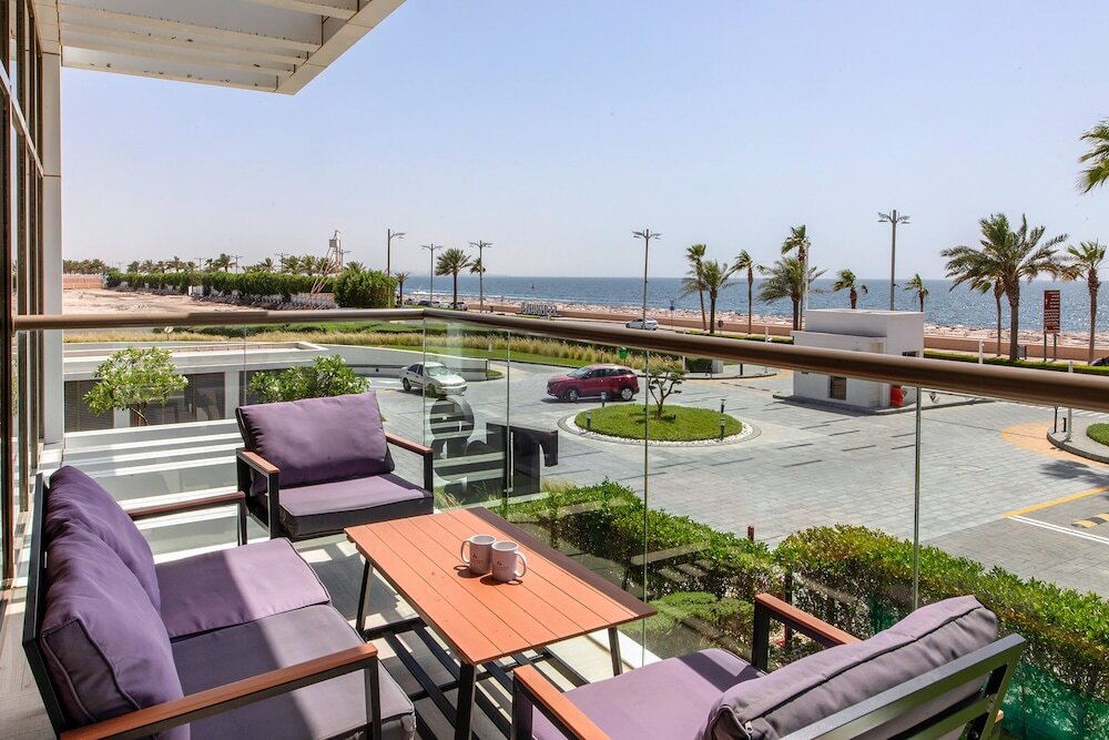 Дубай: Deluxe 2BR in The 8 on Palm Jumeirah