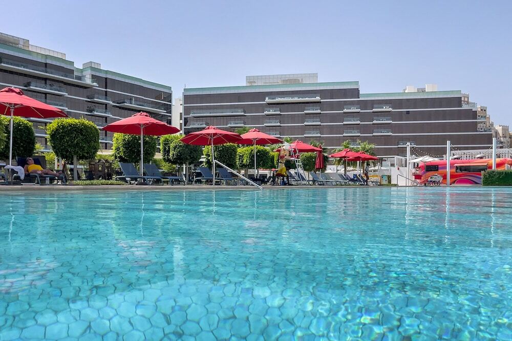 Дубай: Deluxe 2BR in The 8 on Palm Jumeirah